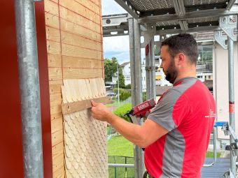 Rechsteiner Gemäudehüllen brachten die Schindeln fachgerecht an. Rechsteiner Gemäudehüllen brachten die Schindeln fachgerecht an.