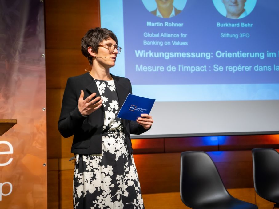 Rahel Pfister, Geschäftsführerin SENS führt jeweils durch das Forum. Foto: SSEF