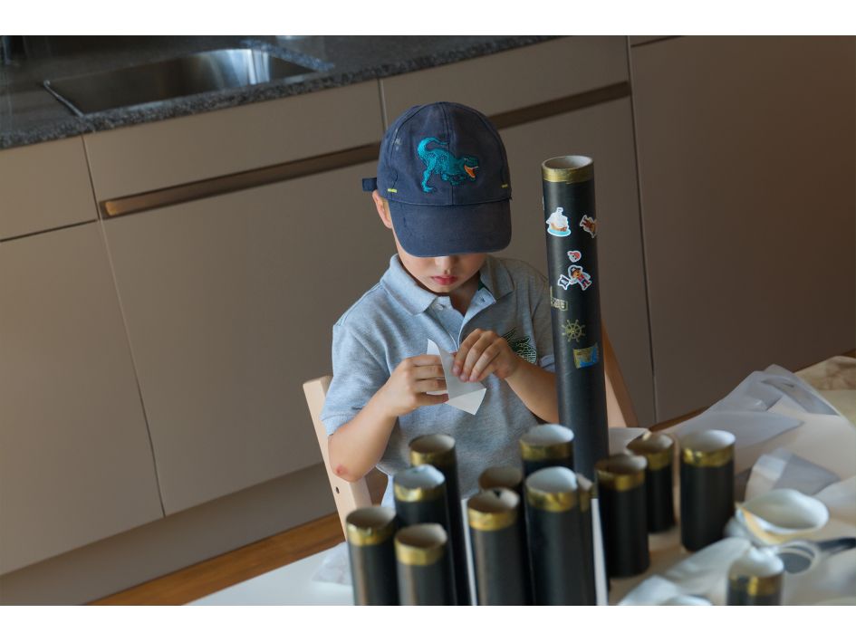 Am Einweihungsfest konnten die Kinder auch Piraten-Fernrohre basteln. Foto: Stiftung 3FO (FK) Am Einweihungsfest konnten die Kinder auch Piraten-Fernrohre basteln. Foto: Stiftung 3FO (FK)