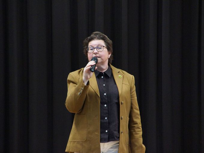 Gemeindepräsidentin Sandra Morstein betonte die Wichtigkeit der Kita für Riedholz. Foto: Stiftung 3FO (FK) Gemeindepräsidentin Sandra Morstein betonte die Wichtigkeit der Kita für Riedholz. Foto: Stiftung 3FO (FK)