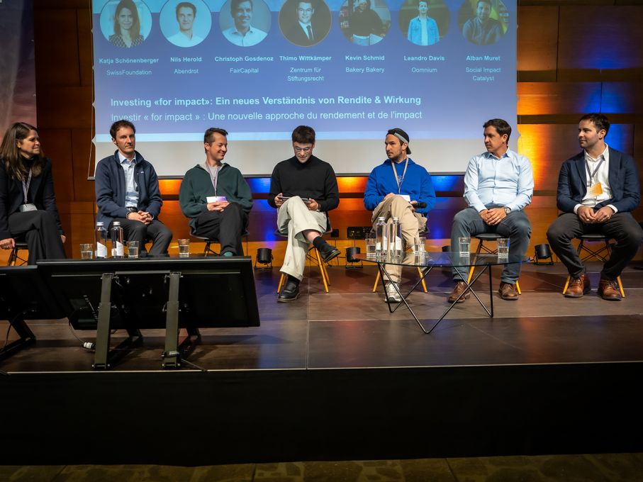 Die Podiumsdiskussion rund um Impact Investment: Wirkungsorientierte Start-ups stellen die Wirkung vor Gewinn und versuchen bei Investoren mehr damit anstatt mit maximaler Rendite zu überzeugen. Foto: SSEF (AW) Die Podiumsdiskussion rund um Impact Investment: Wirkungsorientierte Start-ups stellen die Wirkung vor Gewinn und versuchen bei Investoren mehr damit anstatt mit maximaler Rendite zu überzeugen. Foto: SSEF (AW)