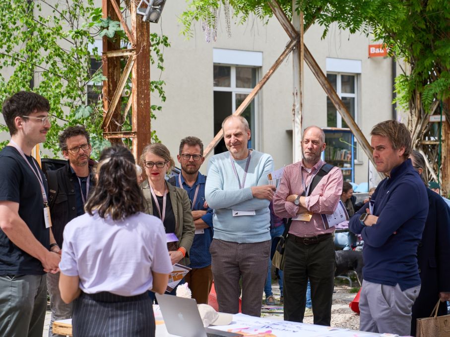Beim Netzwerk-Parcours wurden in Gruppen verschiedene Unternehmen besucht, die sich auf dem Areal vorstellten. Foto: SSEF Beim Netzwerk-Parcours wurden in Gruppen verschiedene Unternehmen besucht, die sich auf dem Areal vorstellten. Foto: SSEF