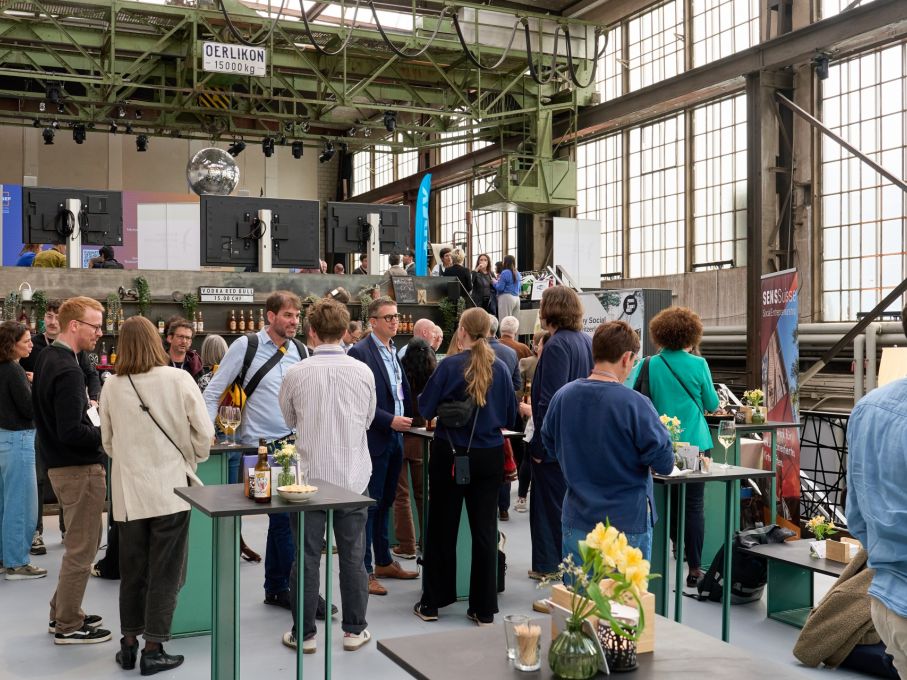 Apéro und Networking in den historisch industriellen Räumlichkeiten des Gundeldinger Feldes. Foto: SSEF Apéro und Networking in den historisch industriellen Räumlichkeiten des Gundeldinger Feldes. Foto: SSEF