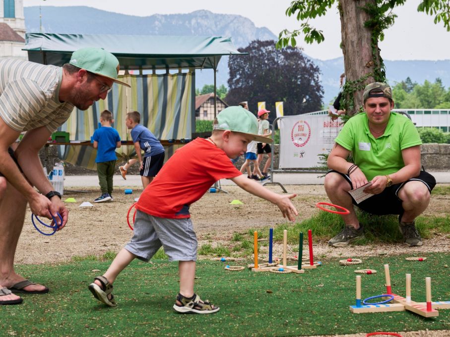 Guter Wurf! (Foto: Solothurner Zeitung, José R. Martinez) Guter Wurf! (Foto: Solothurner Zeitung, José R. Martinez)
