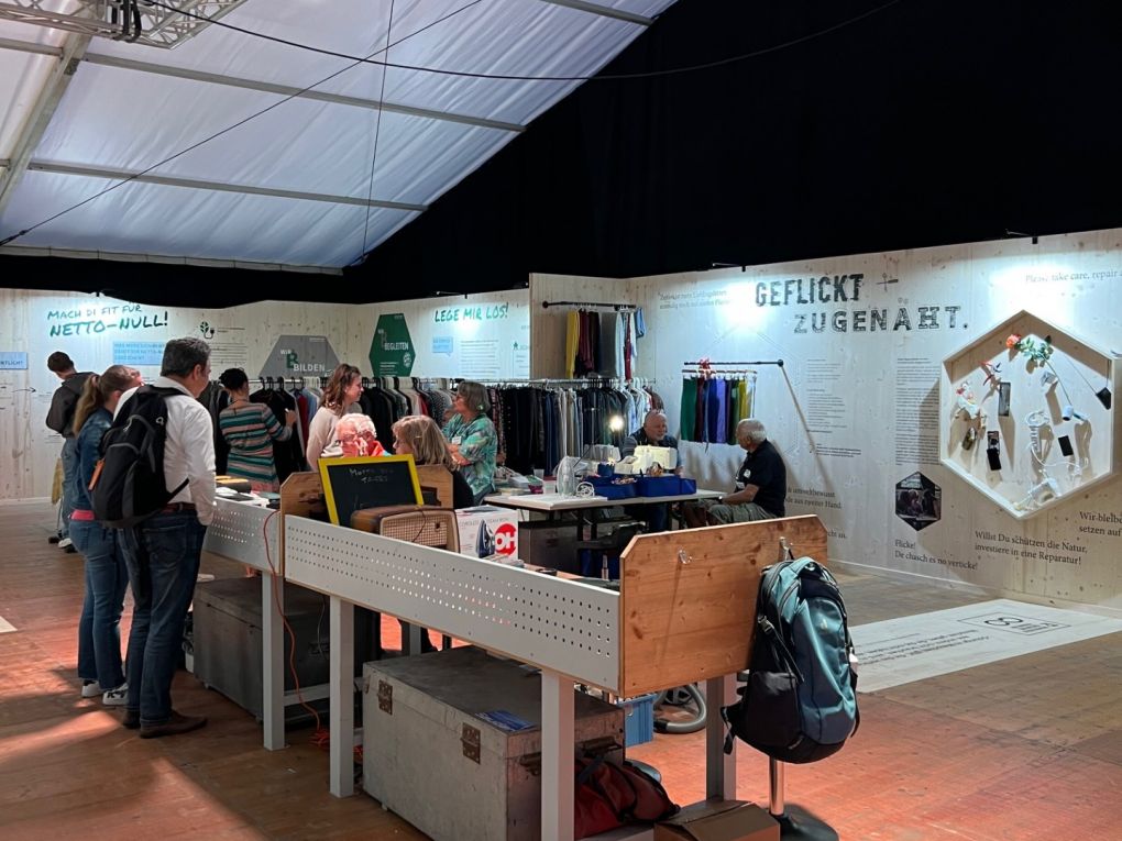 Artikel verdienen durchaus ein zweites Leben: Reparieren und flicken statt wegwerfen ist die Devise! Foto: Stiftung 3FO (FK)   Artikel verdienen durchaus ein zweites Leben: Reparieren und flicken statt wegwerfen ist die Devise! Foto: Stiftung 3FO (FK)