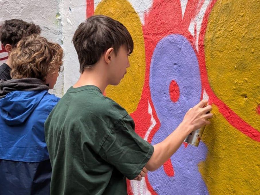 Sprayen soll geübt sein. Foto: Solothurner Kulturwoche Sprayen soll geübt sein. Foto: Solothurner Kulturwoche