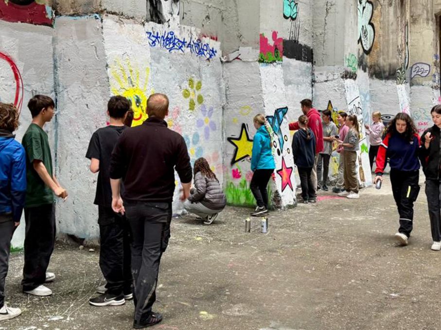 Das Attisholz-Areal ist die perfekte Location für ein solches Vorhaben. Sprayen soll geübt sein. Foto: Solothurner Kulturwoche Das Attisholz-Areal ist die perfekte Location für ein solches Vorhaben. Sprayen soll geübt sein. Foto: Solothurner Kulturwoche